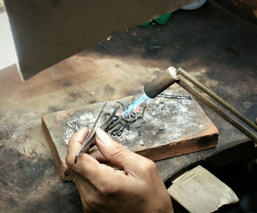 Een ring in de tang